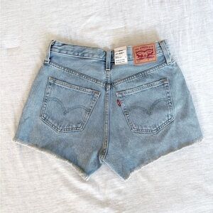 NWT Levi’s 501 High-Waisted Jean Shorts, size 29